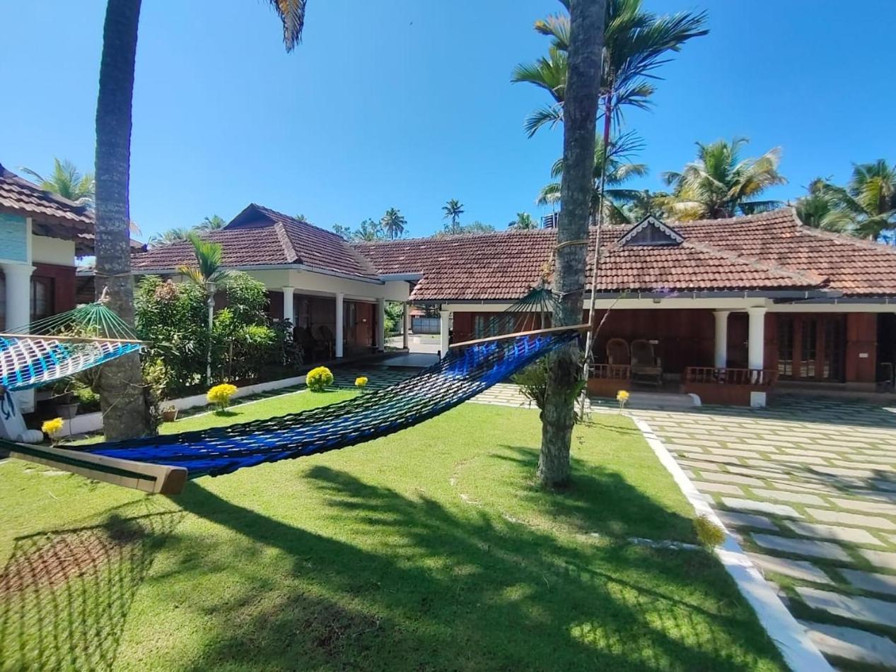 Breeze Backwater Homes Kochi Luaran gambar